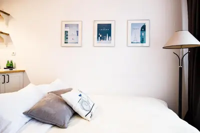 Łóżko lub łóżka w pokoju w obiekcie Arkadia Chillout Apartment by BookingHost