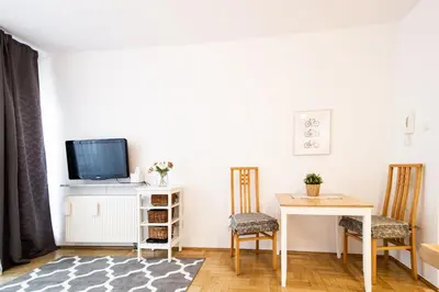 Telewizja i/lub zestaw kina domowego w obiekcie Arkadia Chillout Apartment by BookingHost