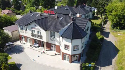 Budynek, w którym mieści się hotel