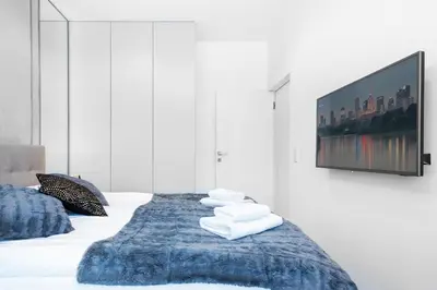 Łóżko lub łóżka w pokoju w obiekcie Apartments Warsaw Szamocka by Renters Prestige