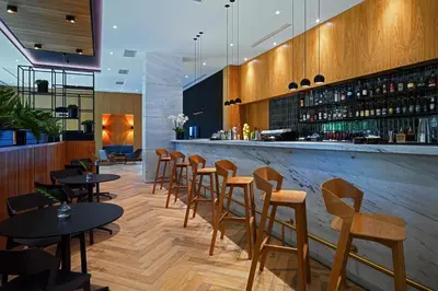 Hol lub bar w obiekcie Four Points by Sheraton Warsaw Mokotow