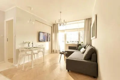 Telewizja i/lub zestaw kina domowego w obiekcie Hello Warsaw! Brand new modern apartment in the city center