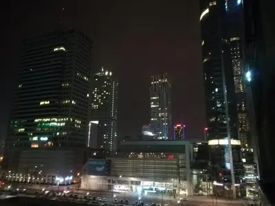 Widok na miasto Warszawa z tego apartamentu