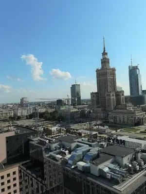 Widok na miasto Warszawa z tego apartamentu