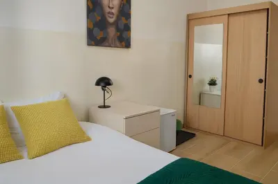 Łóżko lub łóżka w pokoju w obiekcie V Ajax Warsaw Bed&Breakfast ROOMS