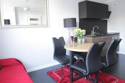 Telewizja i/lub zestaw kina domowego w obiekcie KRÓLEWSKA Apartament HAPPY HOME
