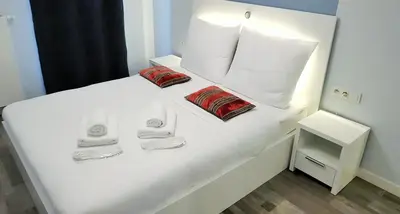 Łóżko lub łóżka w pokoju w obiekcie Warsaw Royal Stay Dzielna