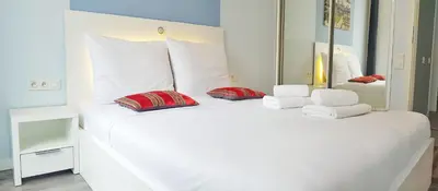 Łóżko lub łóżka w pokoju w obiekcie Warsaw Royal Stay Dzielna