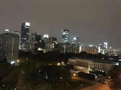 Widok na miasto Warszawa z tego apartamentu