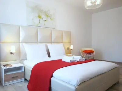 Łóżko lub łóżka w pokoju w obiekcie Warsaw Royal Stay Aleja Jana Pawła II