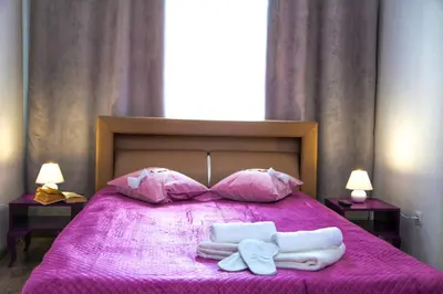 Łóżko lub łóżka w pokoju w obiekcie Warsaw Royal Stay Aleja Jana Pawła II