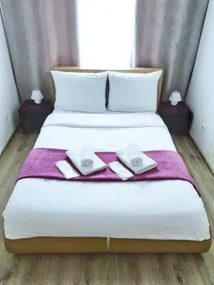 Łóżko lub łóżka w pokoju w obiekcie Warsaw Royal Stay Aleja Jana Pawła II