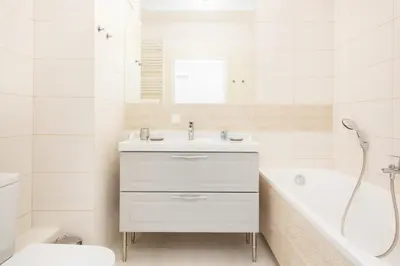 Łazienka w obiekcie Apartments Rondo Wiatraczna by Noclegi Renters