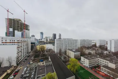 Widok na miasto Warszawa z tego apartamentu