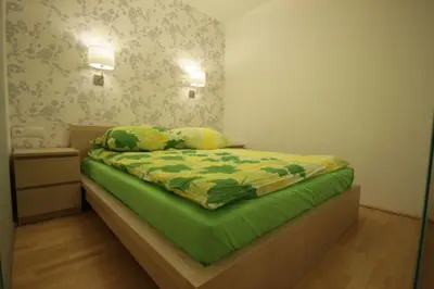 Łóżko lub łóżka w pokoju w obiekcie Eden Apartment Łucka