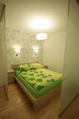 Łóżko lub łóżka w pokoju w obiekcie Eden Apartment Łucka