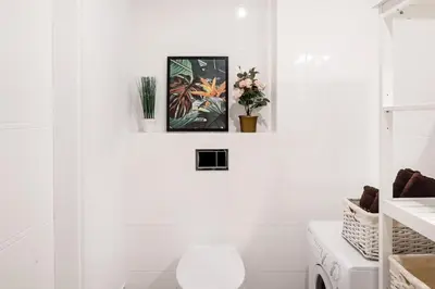 Łazienka w obiekcie M&R Apartament Airport&Business Premium Komputerowa - underground garage - free WiFi - Netflix - self check-in - 5 min from Chopin Airport