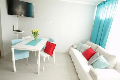 Telewizja i/lub zestaw kina domowego w obiekcie Happy Home Krochmalna Apartment