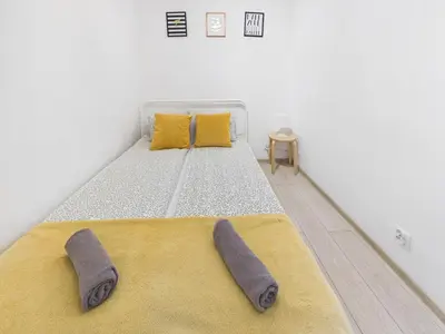 Łóżko lub łóżka w pokoju w obiekcie SuperApart Łużycka 10 - Komfortowe mieszkanie na Mokotowie