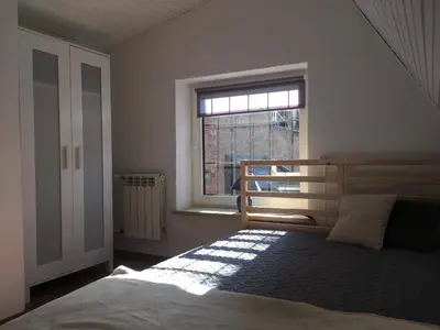 Łóżko lub łóżka w pokoju w obiekcie BIG CALM APART HOTEL 15min WARSAW 6pers WiFi Fireplace Garden Grill