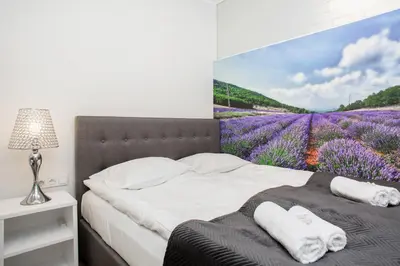 Łóżko lub łóżka w pokoju w obiekcie Apartments Warsaw Przyokopowa by Noclegi Renters