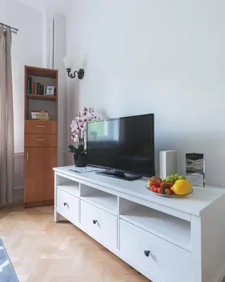 Telewizja i/lub zestaw kina domowego w obiekcie Zbawiciela Square P&O Serviced Apartments