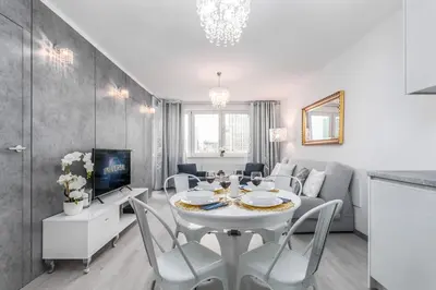 Telewizja i/lub zestaw kina domowego w obiekcie Apartments Golden Warsaw by Noclegi Renters