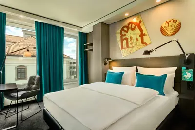 Łóżko lub łóżka w pokoju w obiekcie Motel One Warsaw-Chopin