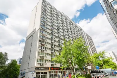 Budynek, w którym mieści się apartament