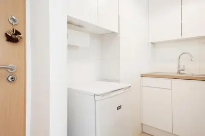 Kuchnia lub aneks kuchenny w obiekcie Apartments Warsaw Pereca by Noclegi Renters