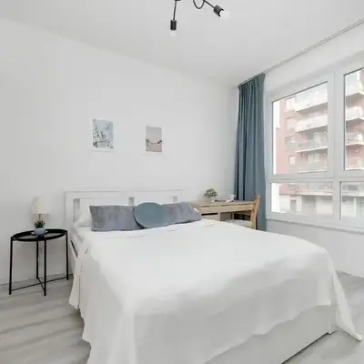 M&R Apartament Airport&Business Cybernetyki - underground garage - self check-in - fast Wi-Fi - 5 min from Chopin Airport