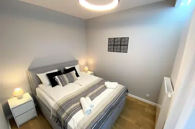 Łóżko lub łóżka w pokoju w obiekcie erApartments Browary Warszawskie