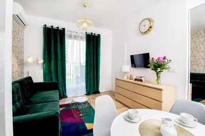 Telewizja i/lub zestaw kina domowego w obiekcie erApartments Browary Warszawskie