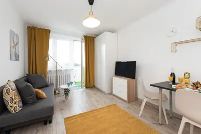 Telewizja i/lub zestaw kina domowego w obiekcie SuperApart Belwederska A MiniStudio, Balcony, Kitchen, Pet-Friendly, TV & Wifi