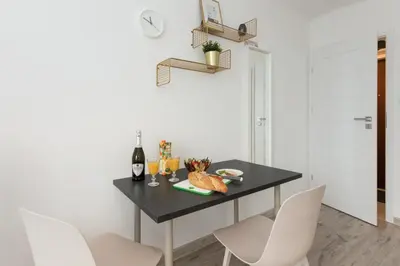 Napoje w obiekcie SuperApart Belwederska A MiniStudio, Balcony, Kitchen, Pet-Friendly, TV & Wifi