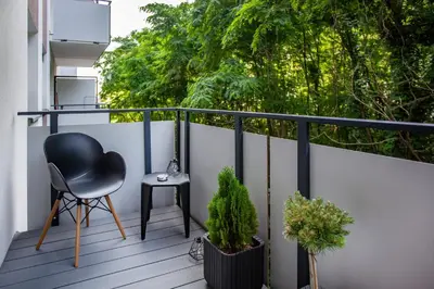 Balkon lub taras w obiekcie Apartments Parks of Warsaw by Noclegi Renters