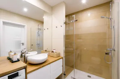 Łazienka w obiekcie M&R Apartament Airport&Business DeLuxe Cybernetyki 17 - underground garage - free WiFi - Netflix - air conditioning - self check-in, close by Chopin Airport