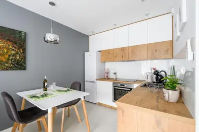 Kuchnia lub aneks kuchenny w obiekcie M&R Apartament Airport&Business DeLuxe Cybernetyki 17 - underground garage - free WiFi - Netflix - air conditioning - self check-in, close by Chopin Airport