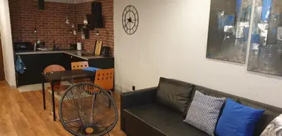 Część wypoczynkowa w obiekcie Apartament metro rondo Onz