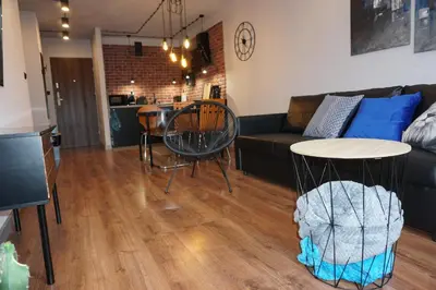 Część wypoczynkowa w obiekcie Apartament metro rondo Onz