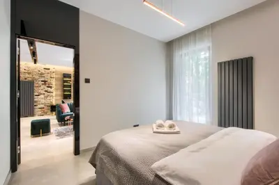 Łóżko lub łóżka w pokoju w obiekcie ZLOTA Luxury Apartments
