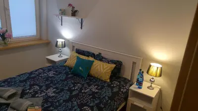 Łóżko lub łóżka w pokoju w obiekcie Rent0nline Hoża Apartment Center Metro