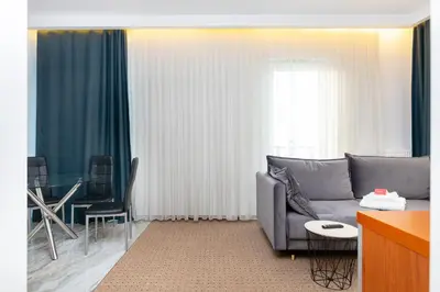 Część wypoczynkowa w obiekcie Varsovia Comfort by BookingHost
