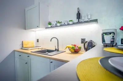 Kuchnia lub aneks kuchenny w obiekcie Stylish studio in the heart of the city.