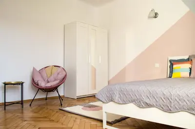 Łóżko lub łóżka w pokoju w obiekcie New Life Apartment next to Metro Station