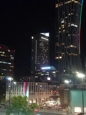 Widok na miasto Warszawa z tego apartamentu