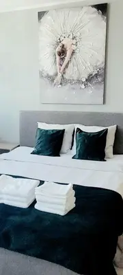 Łóżko lub łóżka w pokoju w obiekcie Apartament Centrum Chmielna