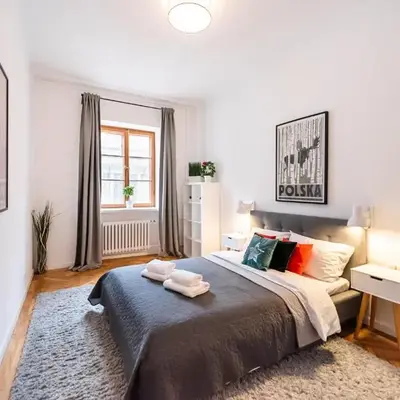 Old Town Market Place Apartment by BookingHost