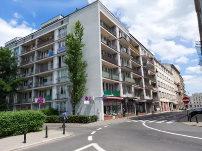 Budynek, w którym mieści się apartament