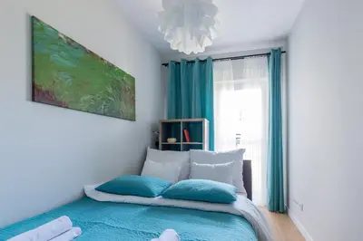 Łóżko lub łóżka w pokoju w obiekcie Okecie Airport Studio Bakalarska 2 P&O Serviced Apartments